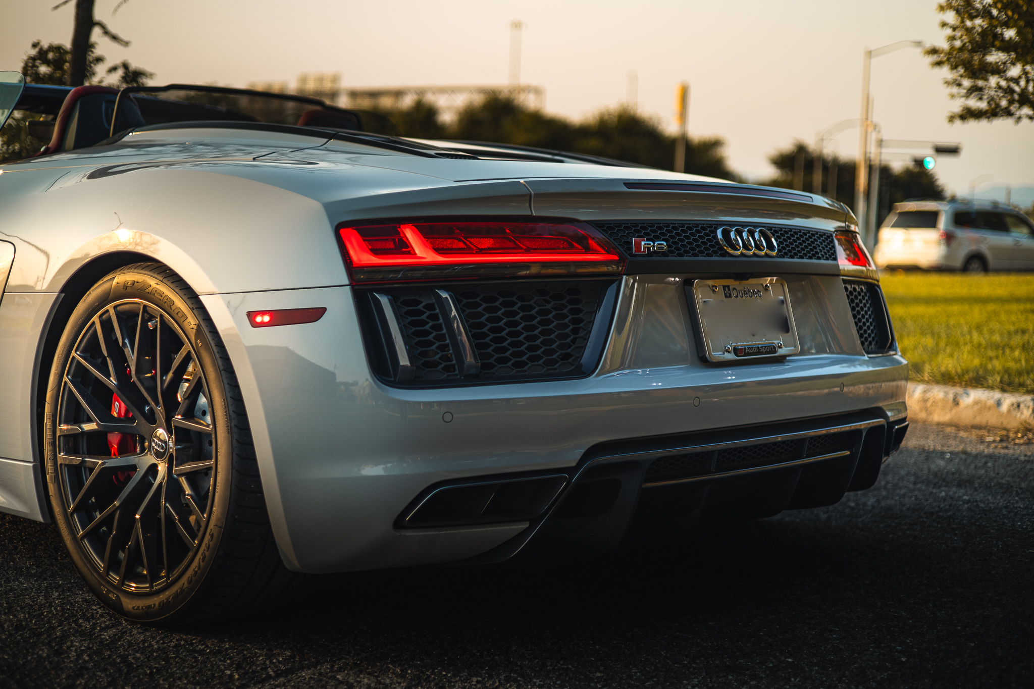 R8 Spyder V10